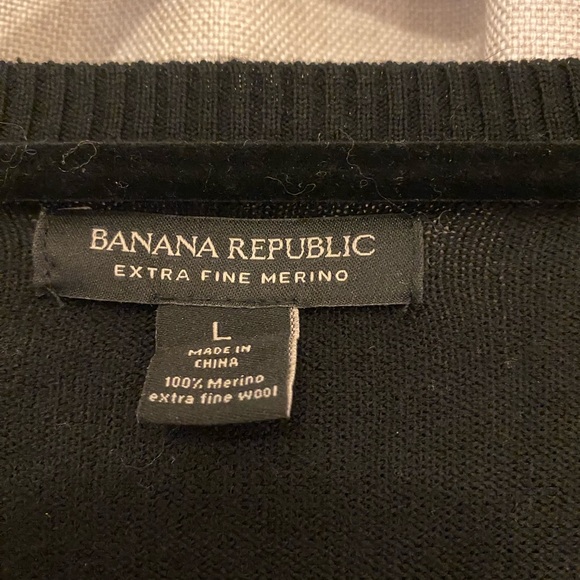 Banana Republic Men's V-Neck Sweater in Black - Picture 2 of 4